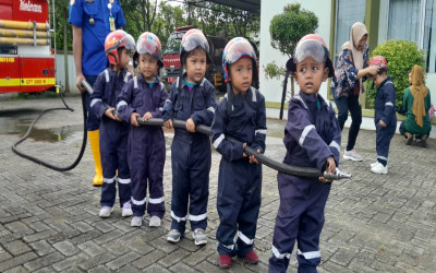 PAUD KB Lestari “outing class” di Damkar Kabupaten Blora